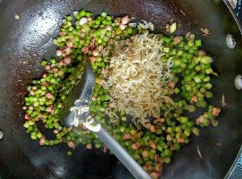 卷饼版蒜苔炒鱿鱼沫怎么做，卷饼版蒜苔炒鱿鱼沫怎么做好吃，卷饼版蒜苔炒鱿鱼沫做法