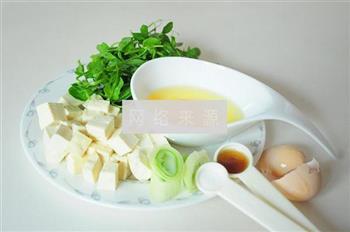 豆苗豆腐鸡蛋汤怎么做，豆苗豆腐鸡蛋汤怎么做好吃，豆苗豆腐鸡蛋汤做法