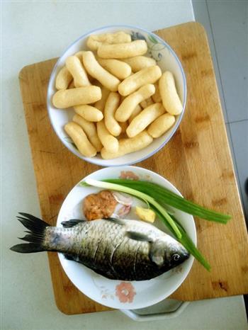 长豆泡炖鲫鱼怎么做，长豆泡炖鲫鱼怎么做好吃，长豆泡炖鲫鱼做法