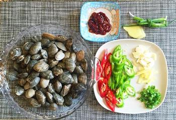 青红椒炒花蛤怎么做，青红椒炒花蛤怎么做好吃，青红椒炒花蛤做法