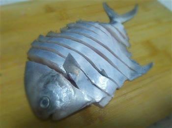 孔雀开屏清蒸鲳鱼怎么做，孔雀开屏清蒸鲳鱼怎么做好吃，孔雀开屏清蒸鲳鱼做法