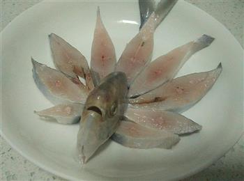 孔雀开屏清蒸鲳鱼怎么做，孔雀开屏清蒸鲳鱼怎么做好吃，孔雀开屏清蒸鲳鱼做法