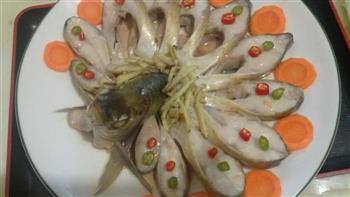 清蒸孔雀开屏鱼怎么做，清蒸孔雀开屏鱼怎么做好吃，清蒸孔雀开屏鱼做法