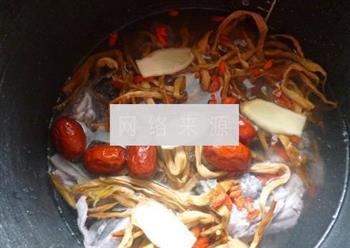 黄花乌鸡炖汤怎么做，黄花乌鸡炖汤怎么做好吃，黄花乌鸡炖汤做法