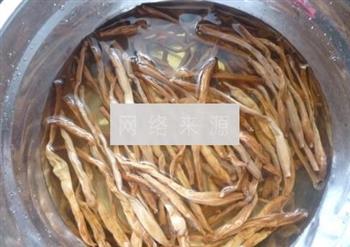 黄花乌鸡炖汤怎么做，黄花乌鸡炖汤怎么做好吃，黄花乌鸡炖汤做法