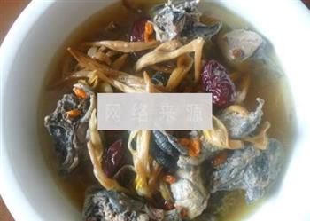 黄花乌鸡炖汤怎么做，黄花乌鸡炖汤怎么做好吃，黄花乌鸡炖汤做法