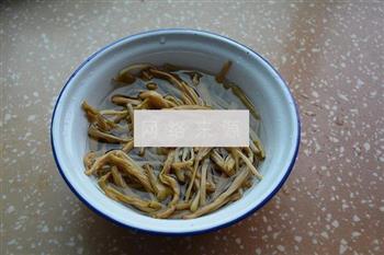 黄花菜板栗煲鸡汤怎么做，黄花菜板栗煲鸡汤怎么做好吃，黄花菜板栗煲鸡汤做法