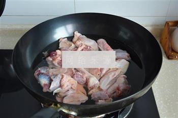 黄花菜板栗煲鸡汤怎么做，黄花菜板栗煲鸡汤怎么做好吃，黄花菜板栗煲鸡汤做法