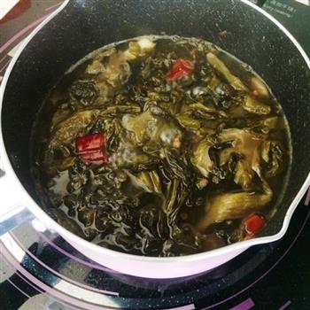 整鱼两吃 酸菜鱼和菌菇鱼汤怎么做，整鱼两吃 酸菜鱼和菌菇鱼汤怎么做好吃，整鱼两吃 酸菜鱼和菌菇鱼汤做法