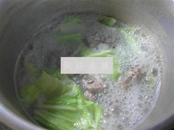 油面筋白菜龙骨汤怎么做，油面筋白菜龙骨汤怎么做好吃，油面筋白菜龙骨汤做法