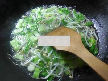 青菜绿豆芽年糕汤怎么做，青菜绿豆芽年糕汤怎么做好吃，青菜绿豆芽年糕汤做法