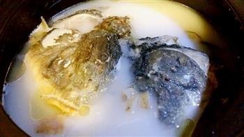 天麻炖鱼头汤怎么做，天麻炖鱼头汤怎么做好吃，天麻炖鱼头汤做法