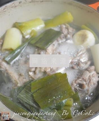 韭葱鸡骨高汤怎么做，韭葱鸡骨高汤怎么做好吃，韭葱鸡骨高汤做法