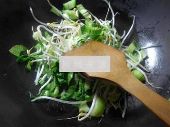 青菜绿豆芽年糕汤怎么做，青菜绿豆芽年糕汤怎么做好吃，青菜绿豆芽年糕汤做法