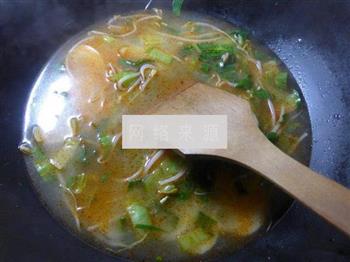 青菜绿豆芽年糕汤怎么做，青菜绿豆芽年糕汤怎么做好吃，青菜绿豆芽年糕汤做法