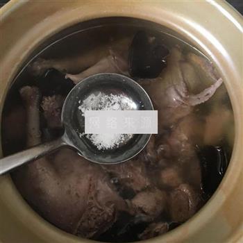 木耳清炖老鸭汤怎么做，木耳清炖老鸭汤怎么做好吃，木耳清炖老鸭汤做法