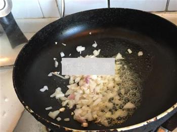 芦笋蘑菇奶油浓汤怎么做，芦笋蘑菇奶油浓汤怎么做好吃，芦笋蘑菇奶油浓汤做法