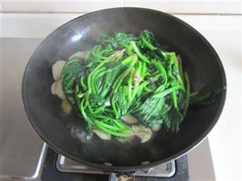 菠菜烩鱼丸怎么做，菠菜烩鱼丸怎么做好吃，菠菜烩鱼丸做法