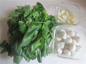 菠菜烩鱼丸怎么做，菠菜烩鱼丸怎么做好吃，菠菜烩鱼丸做法