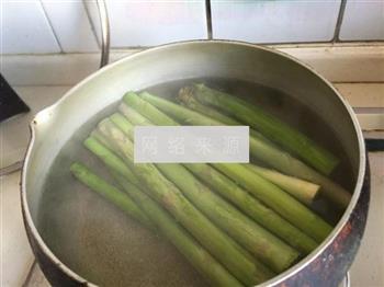 芦笋蘑菇奶油浓汤怎么做，芦笋蘑菇奶油浓汤怎么做好吃，芦笋蘑菇奶油浓汤做法