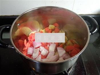 杂蔬小牛腩浓汤怎么做，杂蔬小牛腩浓汤怎么做好吃，杂蔬小牛腩浓汤做法