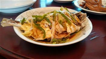 清蒸葱油鲳鱼怎么做，清蒸葱油鲳鱼怎么做好吃，清蒸葱油鲳鱼做法