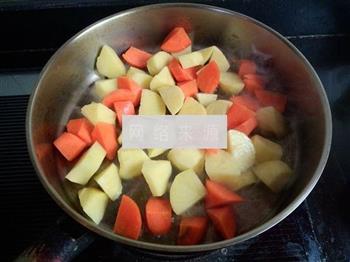 杂蔬小牛腩浓汤怎么做，杂蔬小牛腩浓汤怎么做好吃，杂蔬小牛腩浓汤做法