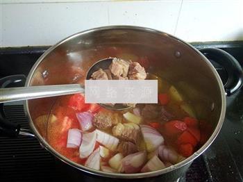 杂蔬小牛腩浓汤怎么做，杂蔬小牛腩浓汤怎么做好吃，杂蔬小牛腩浓汤做法