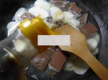 鸭血年糕汤怎么做，鸭血年糕汤怎么做好吃，鸭血年糕汤做法