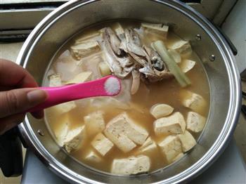 扒皮鱼豆腐汤怎么做，扒皮鱼豆腐汤怎么做好吃，扒皮鱼豆腐汤做法