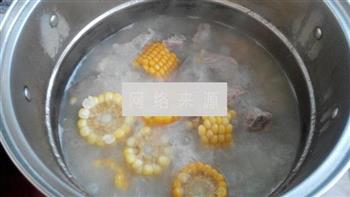 清炖玉米排骨汤怎么做，清炖玉米排骨汤怎么做好吃，清炖玉米排骨汤做法