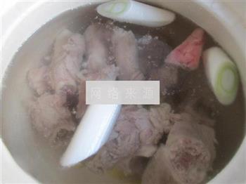 胡萝卜羊骨奶汤怎么做，胡萝卜羊骨奶汤怎么做好吃，胡萝卜羊骨奶汤做法