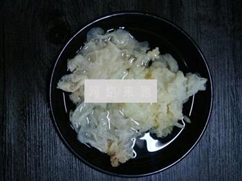 银耳雪梨糖水怎么做，银耳雪梨糖水怎么做好吃，银耳雪梨糖水做法