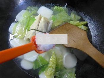 圆白菜面结年糕汤怎么做，圆白菜面结年糕汤怎么做好吃，圆白菜面结年糕汤做法