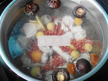 栗子香菇红豆鸡汤怎么做，栗子香菇红豆鸡汤怎么做好吃，栗子香菇红豆鸡汤做法