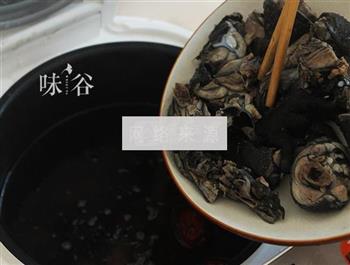 黑豆首乌煲乌鸡汤怎么做，黑豆首乌煲乌鸡汤怎么做好吃，黑豆首乌煲乌鸡汤做法