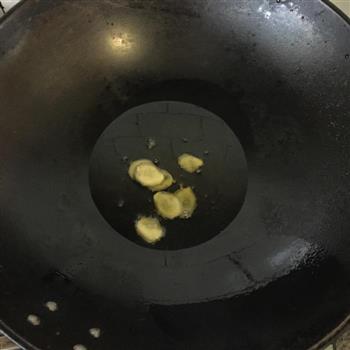 蘑菇鱼头汤怎么做，蘑菇鱼头汤怎么做好吃，蘑菇鱼头汤做法