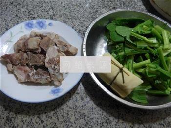 油菜蕻面结龙骨汤怎么做，油菜蕻面结龙骨汤怎么做好吃，油菜蕻面结龙骨汤做法