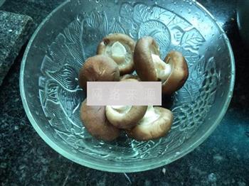 香菇小肠煲汤怎么做，香菇小肠煲汤怎么做好吃，香菇小肠煲汤做法