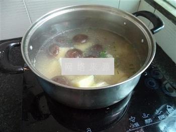 香菇小肠煲汤怎么做，香菇小肠煲汤怎么做好吃，香菇小肠煲汤做法
