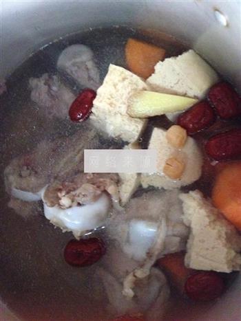 大骨滋补汤怎么做，大骨滋补汤怎么做好吃，大骨滋补汤做法