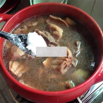 鱿鱼茨菰莲藕骨头汤怎么做，鱿鱼茨菰莲藕骨头汤怎么做好吃，鱿鱼茨菰莲藕骨头汤做法