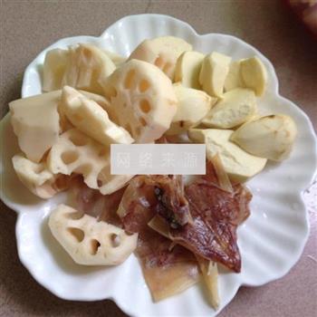 鱿鱼茨菰莲藕骨头汤怎么做，鱿鱼茨菰莲藕骨头汤怎么做好吃，鱿鱼茨菰莲藕骨头汤做法