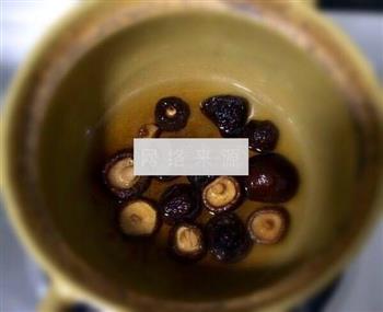 蒜香砂锅土鸡汤怎么做，蒜香砂锅土鸡汤怎么做好吃，蒜香砂锅土鸡汤做法