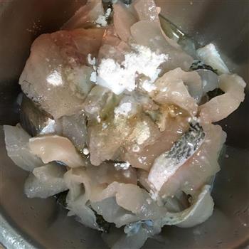 鲈鱼酸菜鱼怎么做，鲈鱼酸菜鱼怎么做好吃，鲈鱼酸菜鱼做法