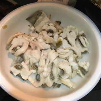 鲈鱼酸菜鱼怎么做，鲈鱼酸菜鱼怎么做好吃，鲈鱼酸菜鱼做法