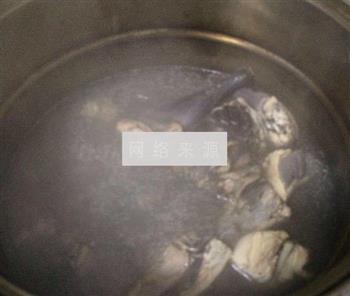 蒜香砂锅土鸡汤怎么做，蒜香砂锅土鸡汤怎么做好吃，蒜香砂锅土鸡汤做法