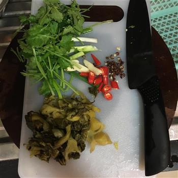 鲈鱼酸菜鱼怎么做，鲈鱼酸菜鱼怎么做好吃，鲈鱼酸菜鱼做法