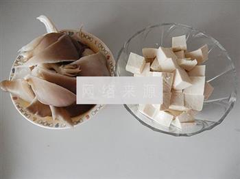 平菇豆腐鱼汤怎么做，平菇豆腐鱼汤怎么做好吃，平菇豆腐鱼汤做法
