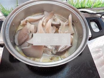 平菇豆腐鱼汤怎么做，平菇豆腐鱼汤怎么做好吃，平菇豆腐鱼汤做法